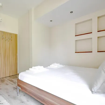 Modern 2bd Flat In With Workspace By Flat Mаnager